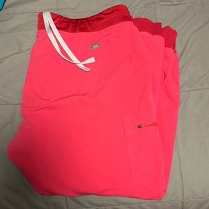 Shocking pink figs joggers